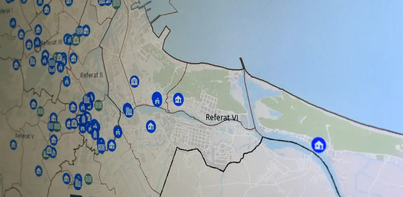 Mapa Gdańska z zaznaczonymi punktami. Czy w Gdańsku jest bezpiecznie? Wiele ikon dom&oacute;w i budynk&oacute;w sugeruje, że tak.