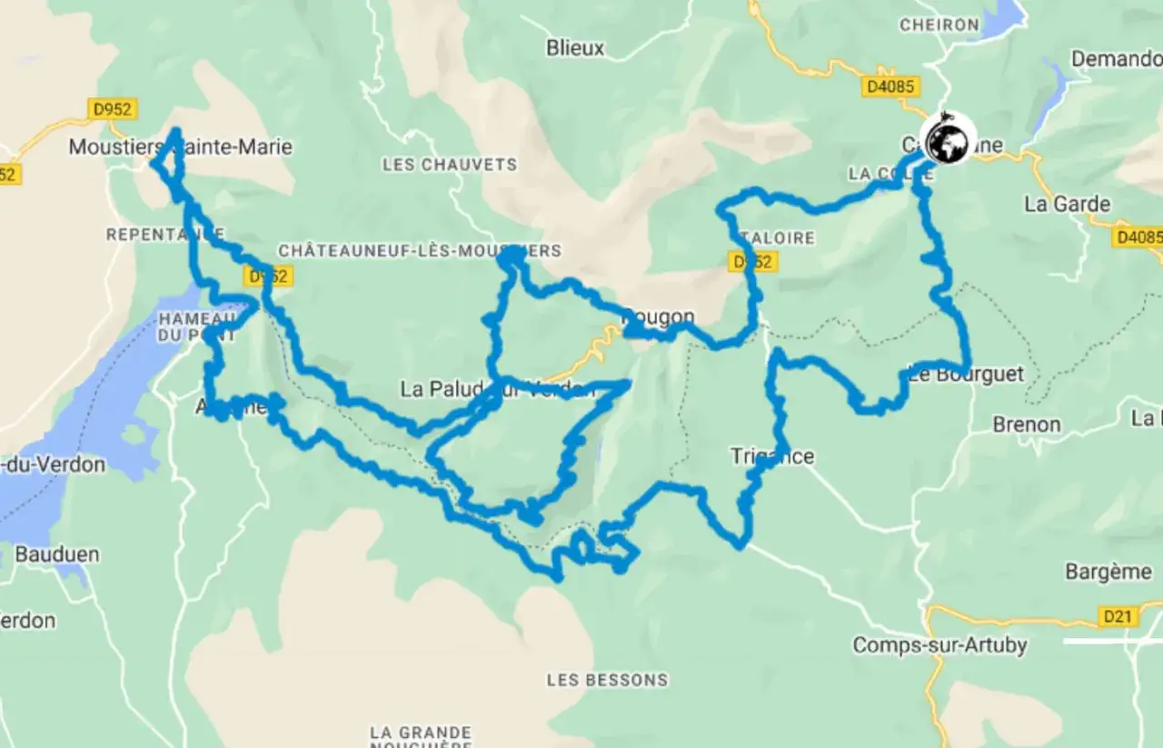 Tracciato blu per itinerari moto Francia, tra Moustiers-Sainte-Marie e Trigance, attraverso gole e villaggi pittoreschi.