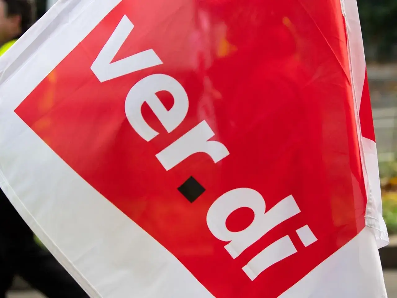 Rote Fahne mit wei&szlig;em 