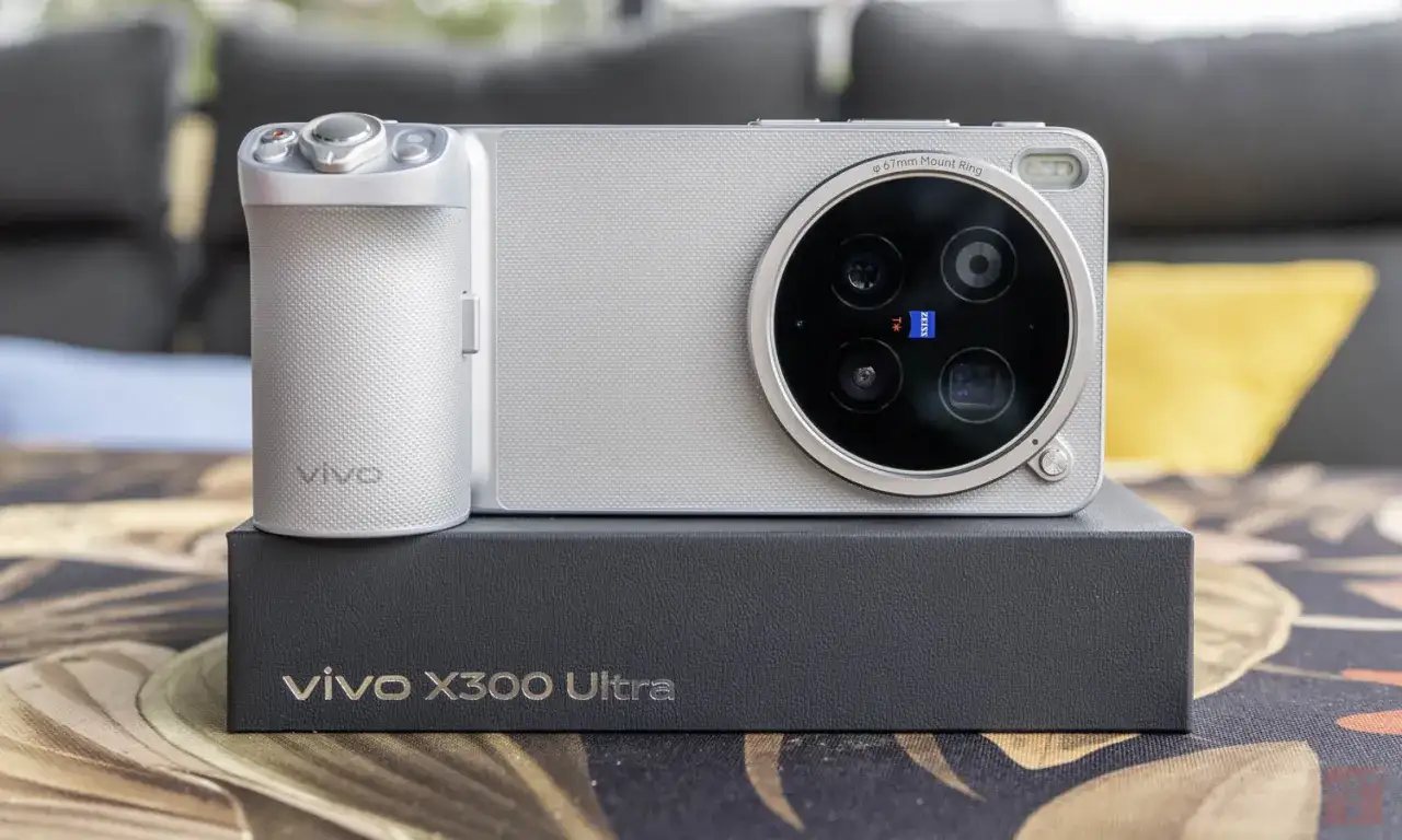 Telefon vivo X300 Ultra z aparatem Zeiss, kt&oacute;ry telefon ma najlepszy aparat? Ten model z pewnością aspiruje do tego tytułu.