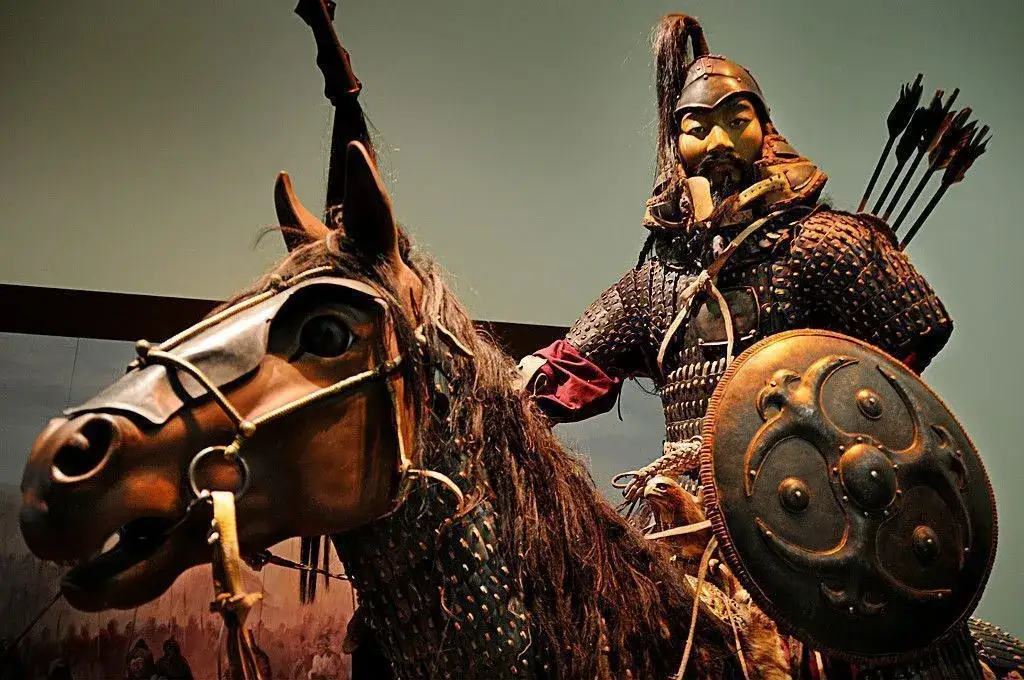 mongolscy wojownicy na koniach