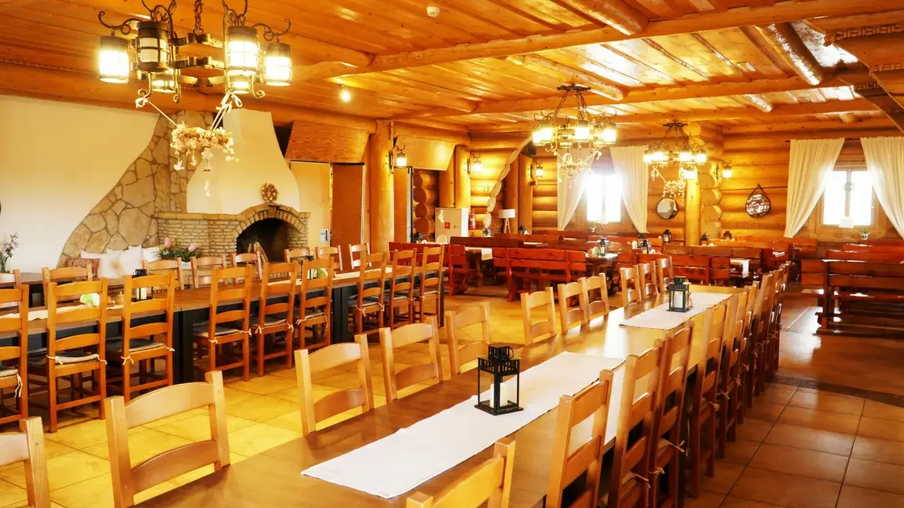 Wnętrze hotelu w starym młynie, połączenie tradycji z nowoczesnością