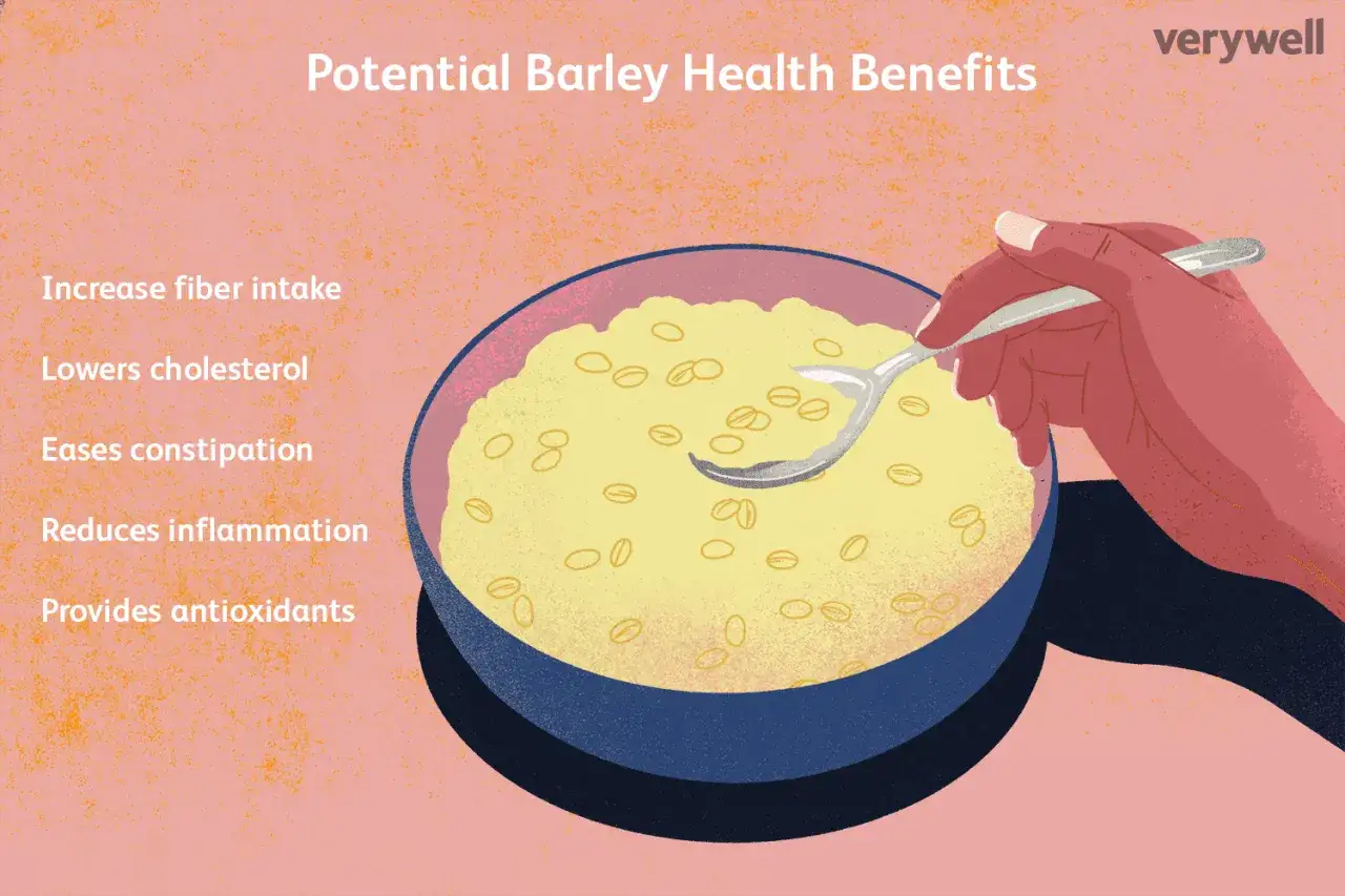 Un bol de porridge d'orge, avec une cuill&egrave;re. Les bienfaits de l'orge incluent l'augmentation des fibres et la r&eacute;duction de l'inflammation.