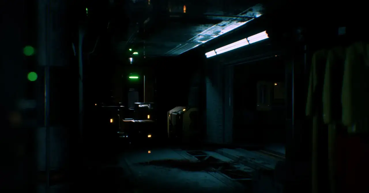 Mroczny korytarz statku kosmicznego, idealny do scen z filmu **horror w kosmosie**. Zielone światła, skrzynie i wiszące ubrania budzą niepok&oacute;j.