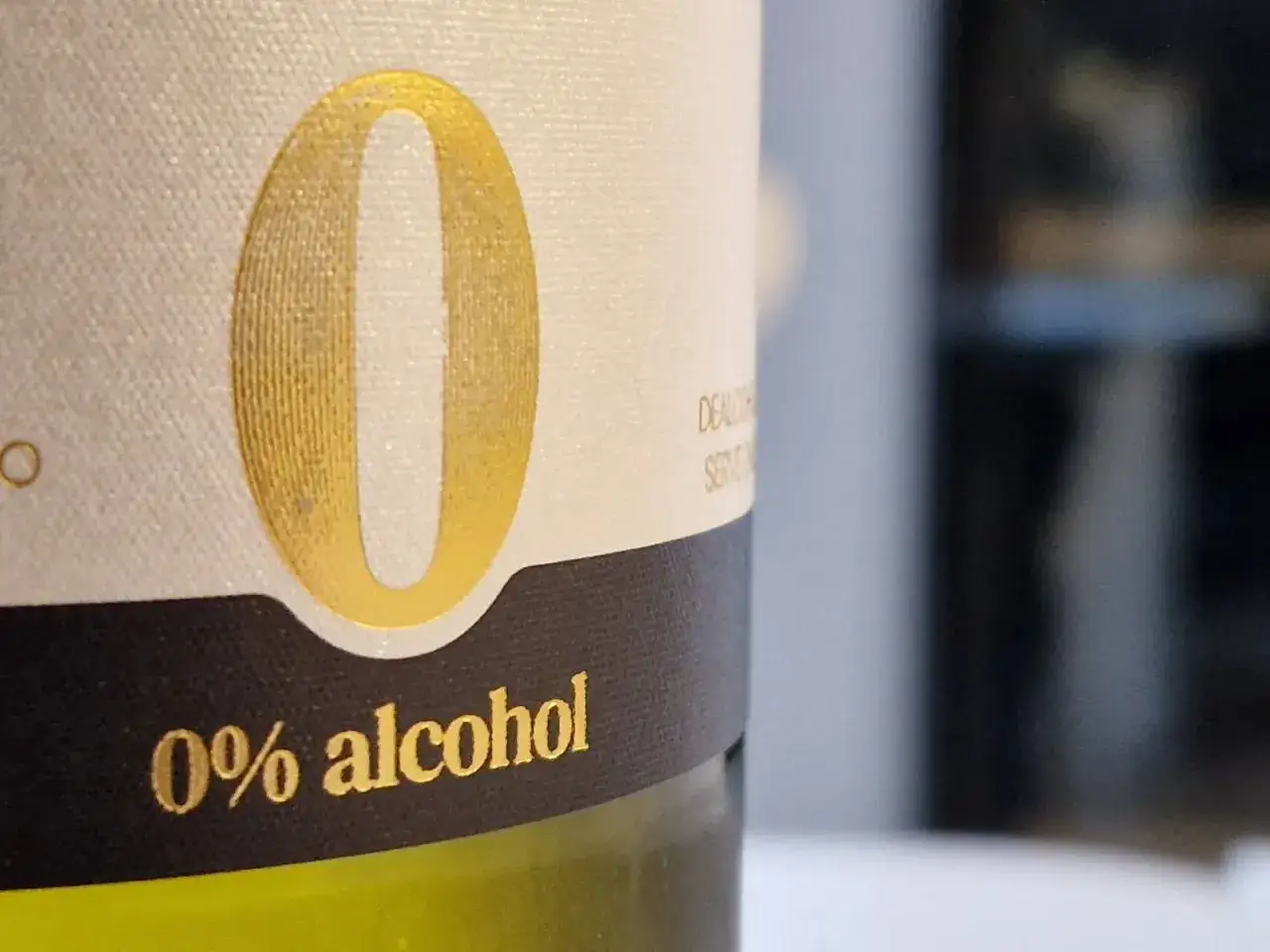 Nahaufnahme einer Flasche mit der Aufschrift 