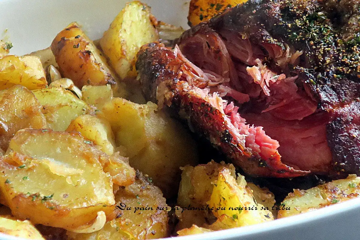 Palette demi-sel à l'eau, tendre et savoureuse, accompagnée de pommes de terre rôties. Un délice pour le temps de cuisson parfait.