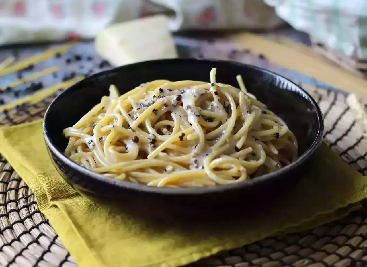 spaghetti cacio e pepe gotowe danie kremowe