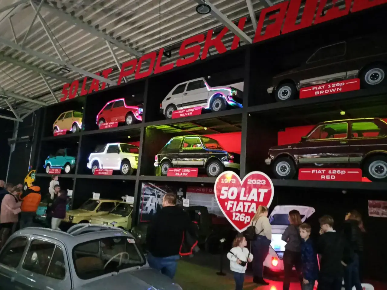 Fiat 126p muzeum wnętrze kolekcja