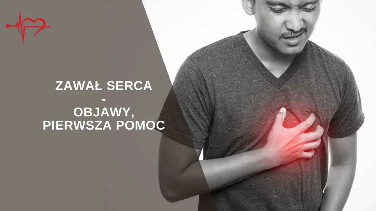 Mężczyzna trzyma się za klatkę piersiową, odczuwając ból sugerujący zawał serca. Tekst informuje o objawach i pierwszej pomocy.