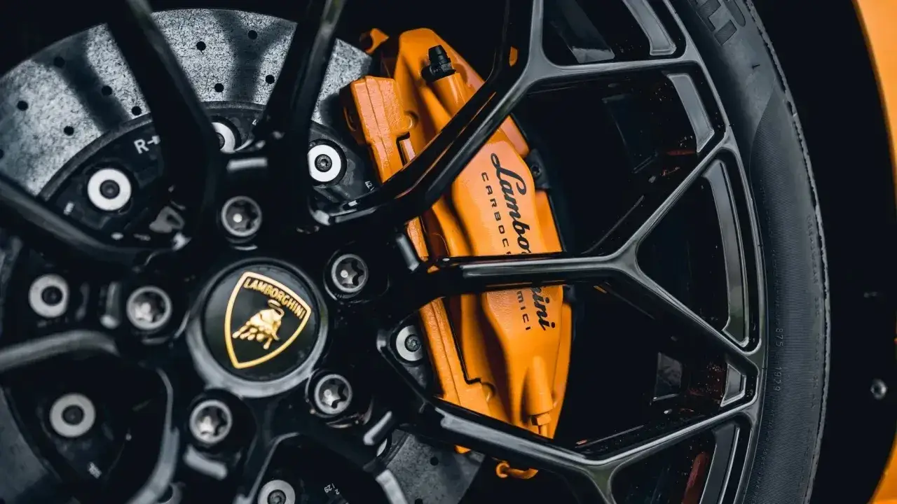 Zdjęcie Kto produkuje Lamborghini? Poznaj historię i właściciela marki