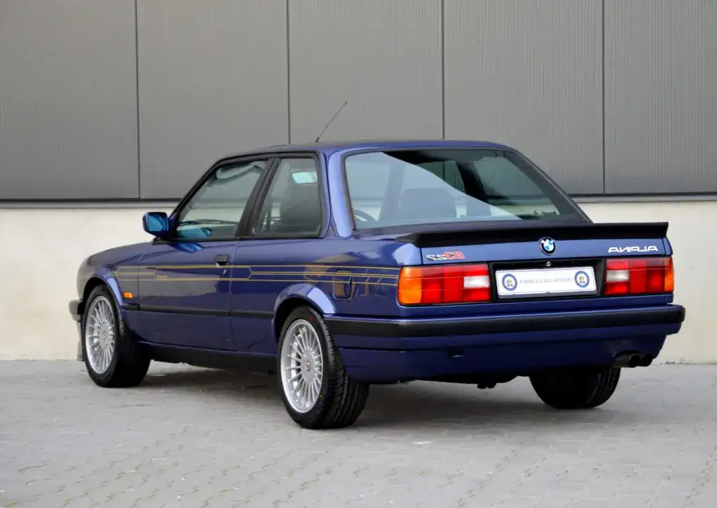 Zdjęcie BMW E30 Coupe – historia, specyfikacje i kultowy status modelu