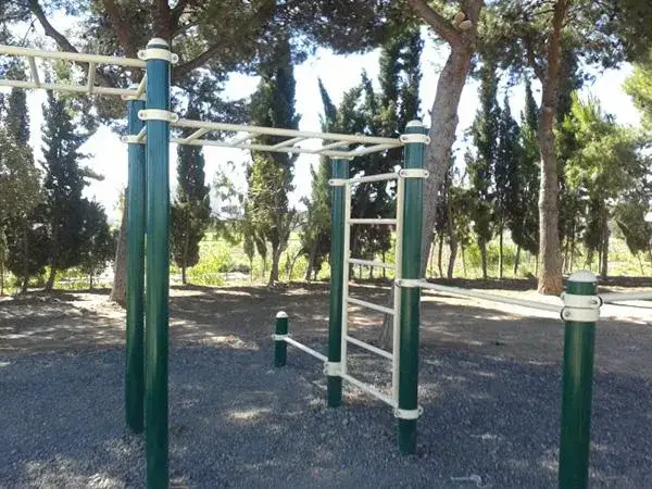 Zdjęcie Parque de barras - calistenia Son Goku: entrena en un lugar ideal
