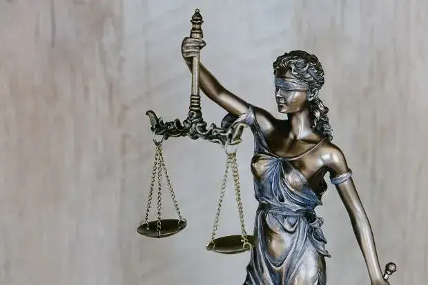 Zdjęcie Ile zarabia adwokat z urzędu? Stawki, VAT i realne zarobki