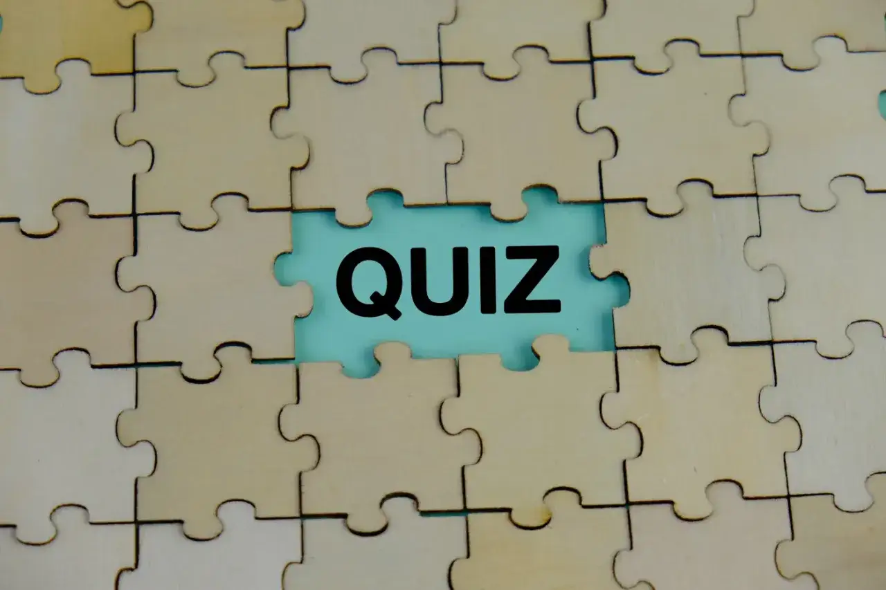 Układanka z napisem QUIZ w środku. Sprawdź swoją znajomość, czy potrafisz ułożyć wszystkie elementy?