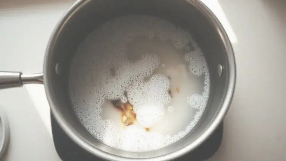 Domowe sposoby na czyszczenie garnków soda ocet kwasek cytrynowy
