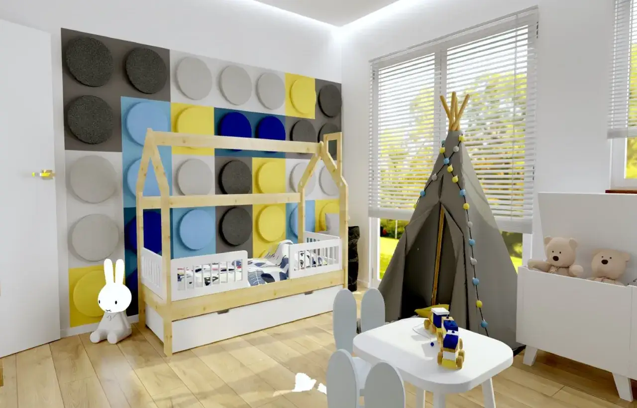 Pok&oacute;j dziecięcy pełen inspiracji: ł&oacute;żko domek, tipi, stolik z pociągiem i pluszowe misie. Kolorowa ściana z k&oacute;ł dodaje uroku.