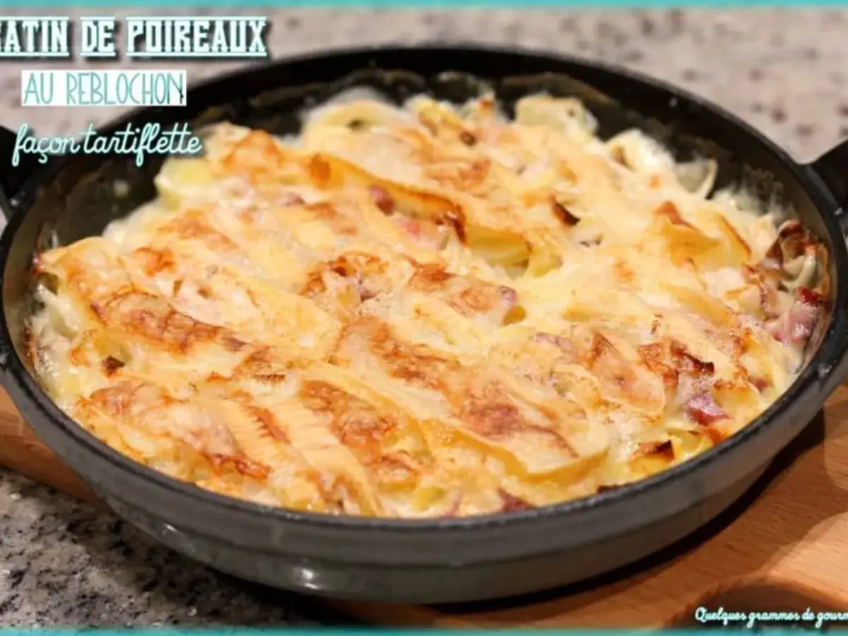 Gratin de poireaux au reblochon, fa&ccedil;on tartiflette, gratin&eacute; &agrave; souhait dans une po&ecirc;le en fonte.