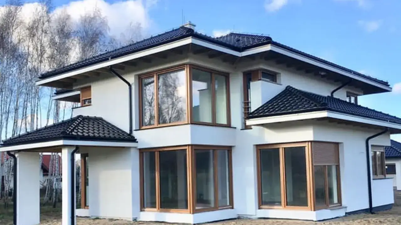 Nowoczesny dom z dużym oknem narożnym 200x140. Cena okna narożnego 200x140 jest atrakcyjna.