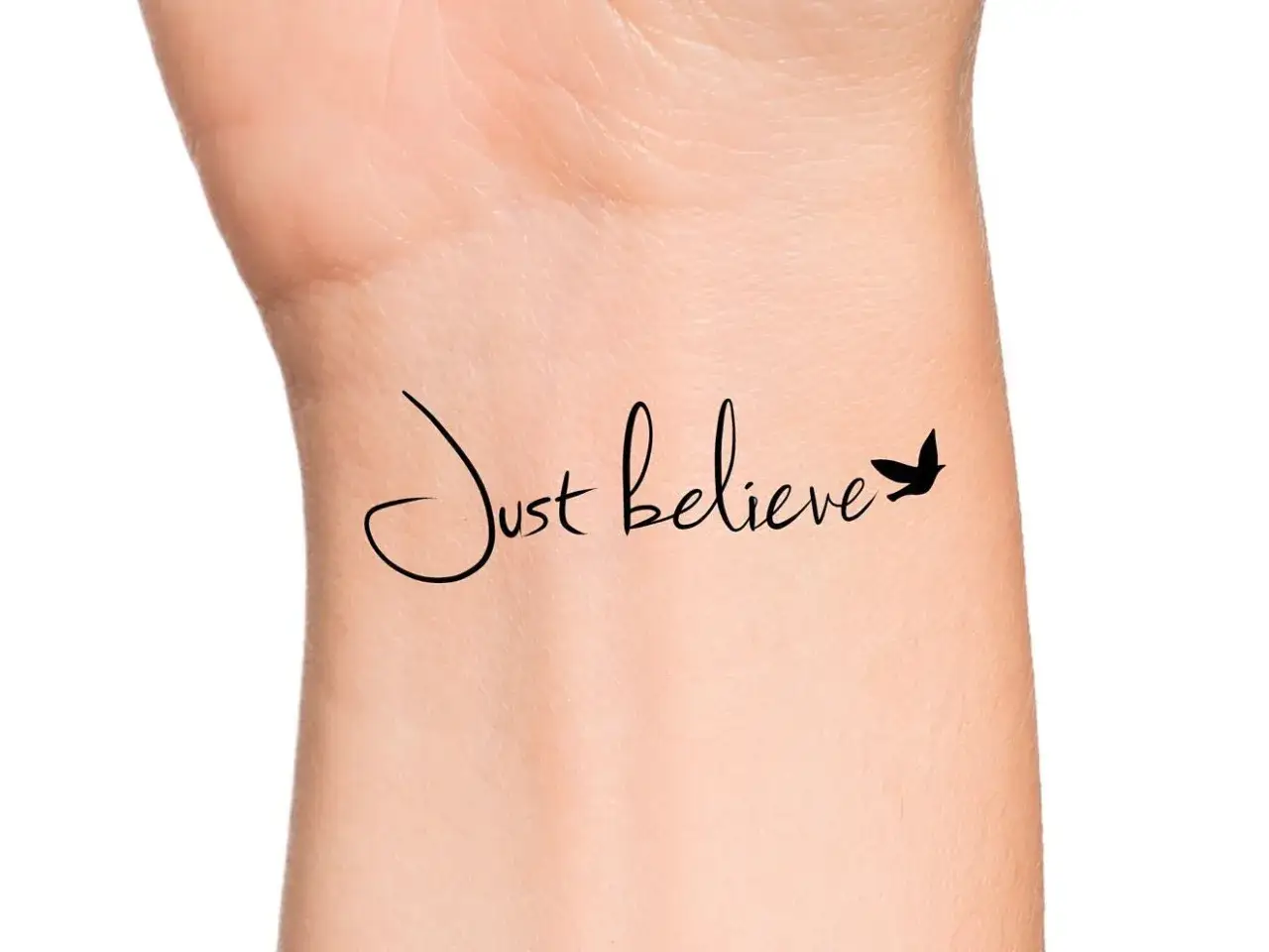 tatuaż believe z pi&oacute;rkiem, tatuaż believe z ptakami, tatuaż believe znak nieskończoności