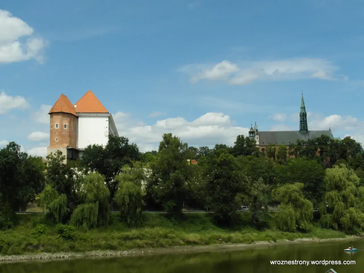 Zamek i katedra w Sandomierzu, skąd można podziwiać Wisłę. Ciekawostki o Sandomierzu czekają!