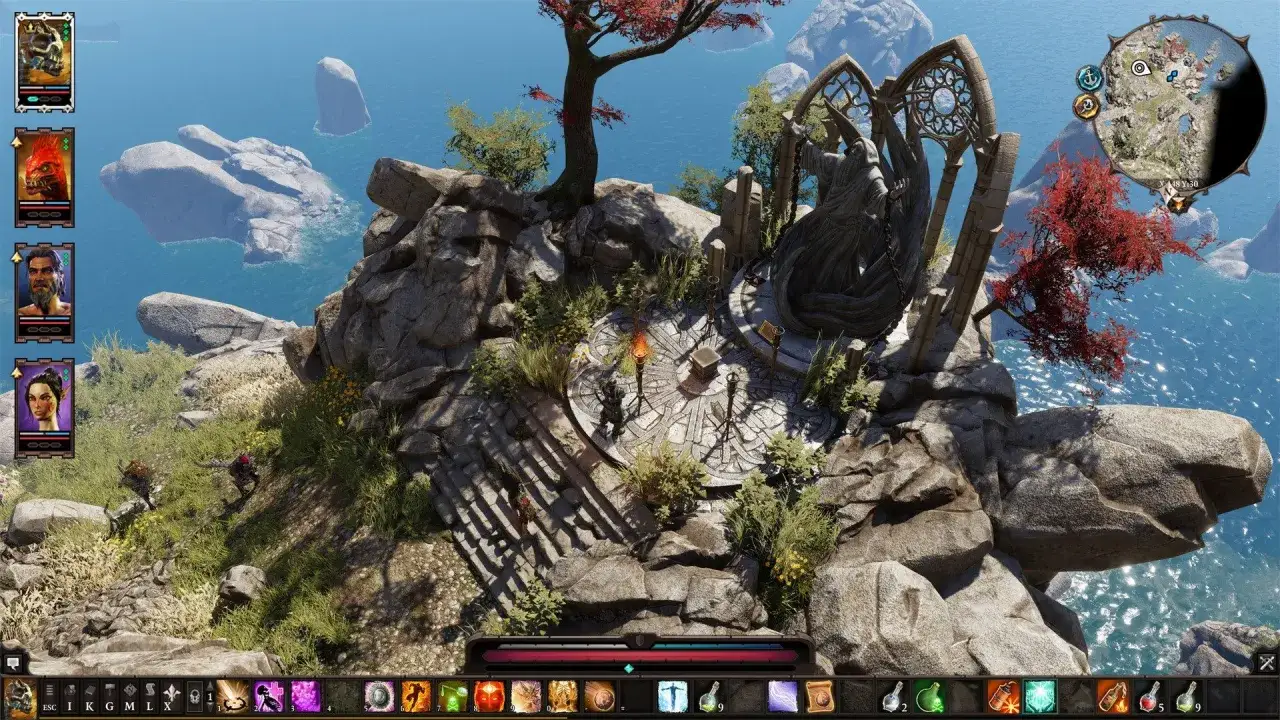 Postacie w Divinity Original Sin poradnik na skalistej wyspie przy morzu, z kamiennym ołtarzem i rzeźbą.