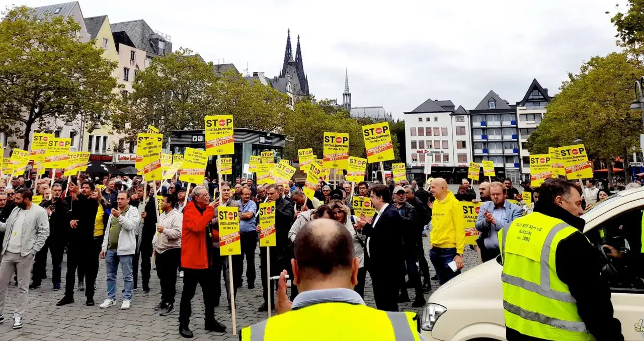Taxifahrer protestieren gegen