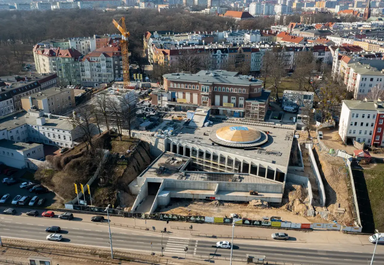 Budowa Teatru Polskiego w Szczecinie. Kiedy otwarcie? Trwa intensywna praca na placu budowy.