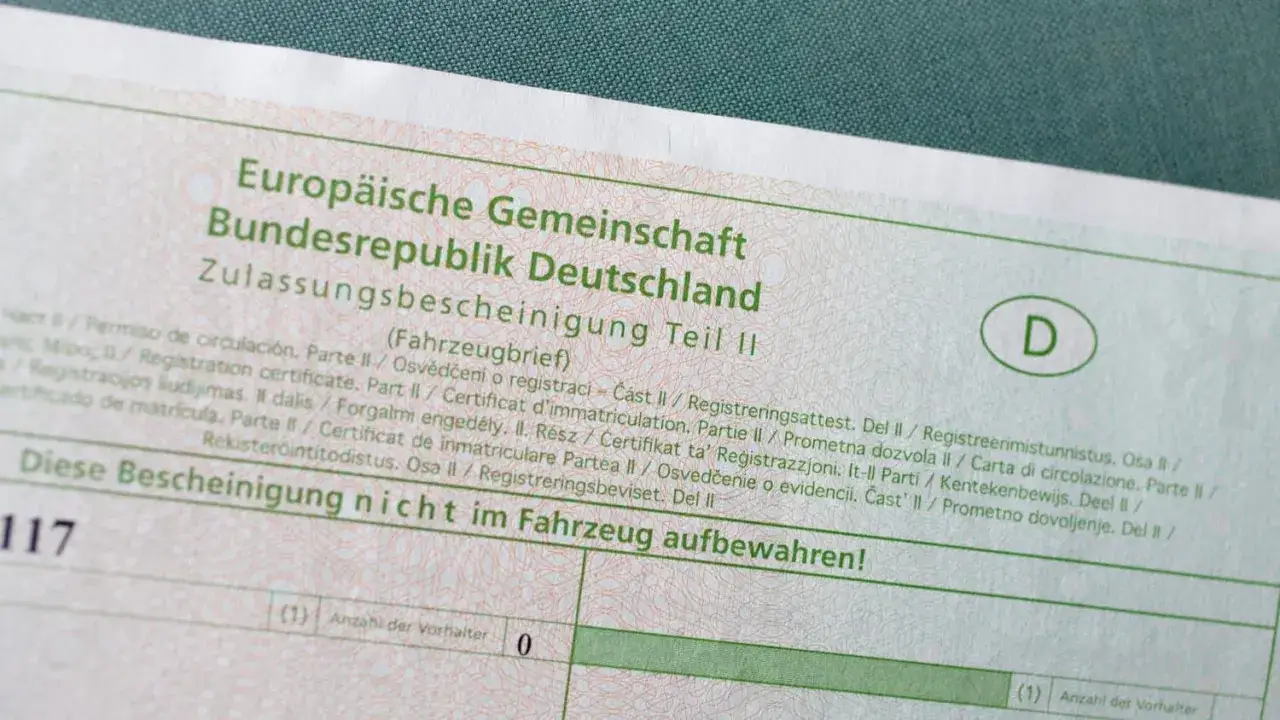 Zulassungsbescheinigung Teil II f&uuml;r ein abgemeldetes Auto wieder anmelden. Dokument mit 