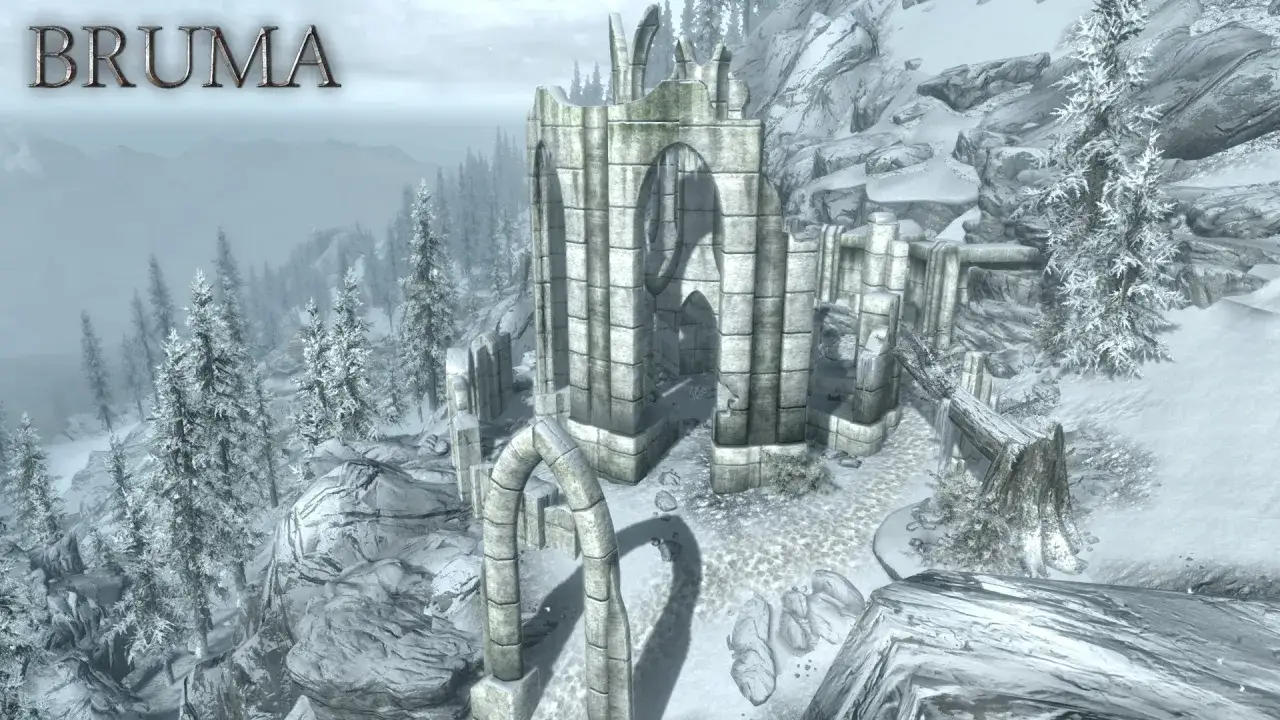 Ruiny w śnieżnym krajobrazie Skyrim, część modyfikacji Bruma, która oferuje jedne z najlepszych modów do Skyrim.