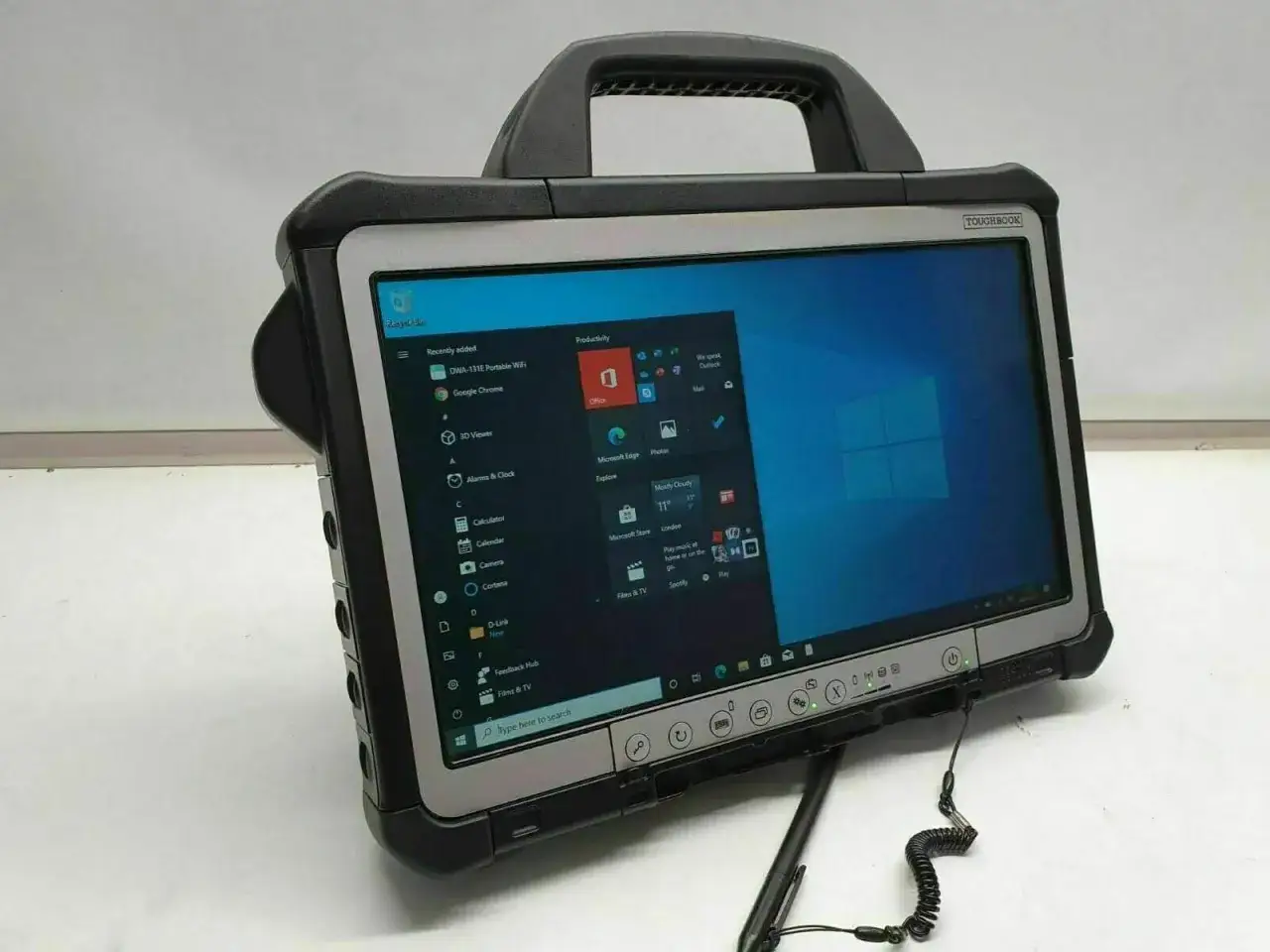 Robustes jlr topix Tablet mit Griff und Stift, bereit für den Einsatz.