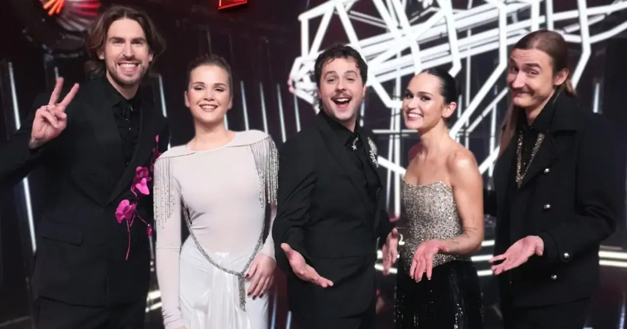 Pięcioro artystów pozuje do zdjęcia. Czy to oni wygrali The Voice of Poland?