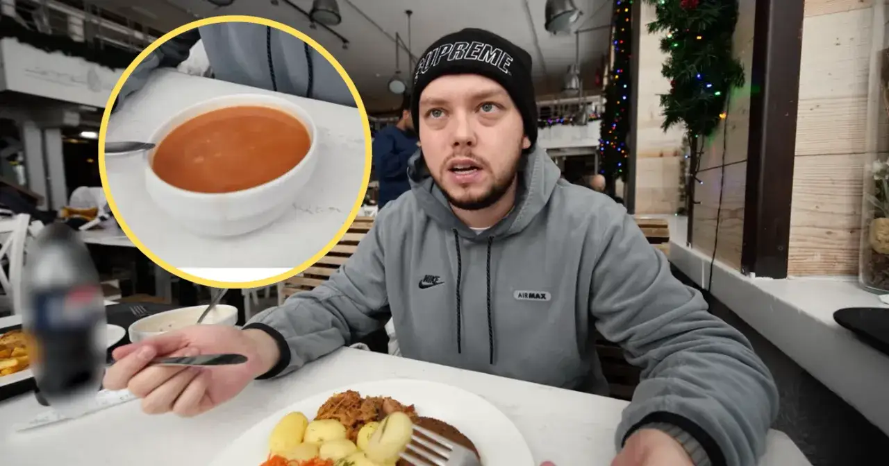 Książulo ocenił negatywnie obiad w restauracji. Na zdjęciu widać miskę zupy pomidorowej i talerz z ziemniakami i mięsem.