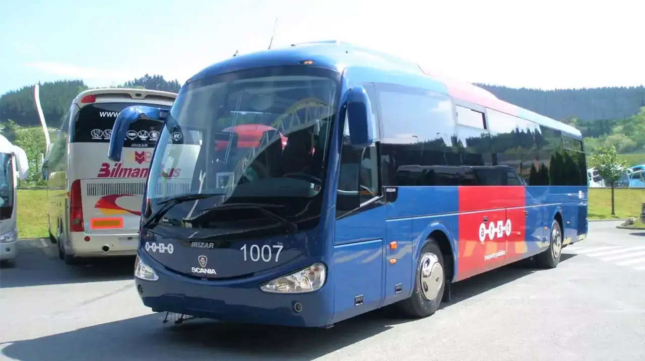 Autobus Irizar 1007, gotowy na trasę z Polski do Czarnog&oacute;ry.