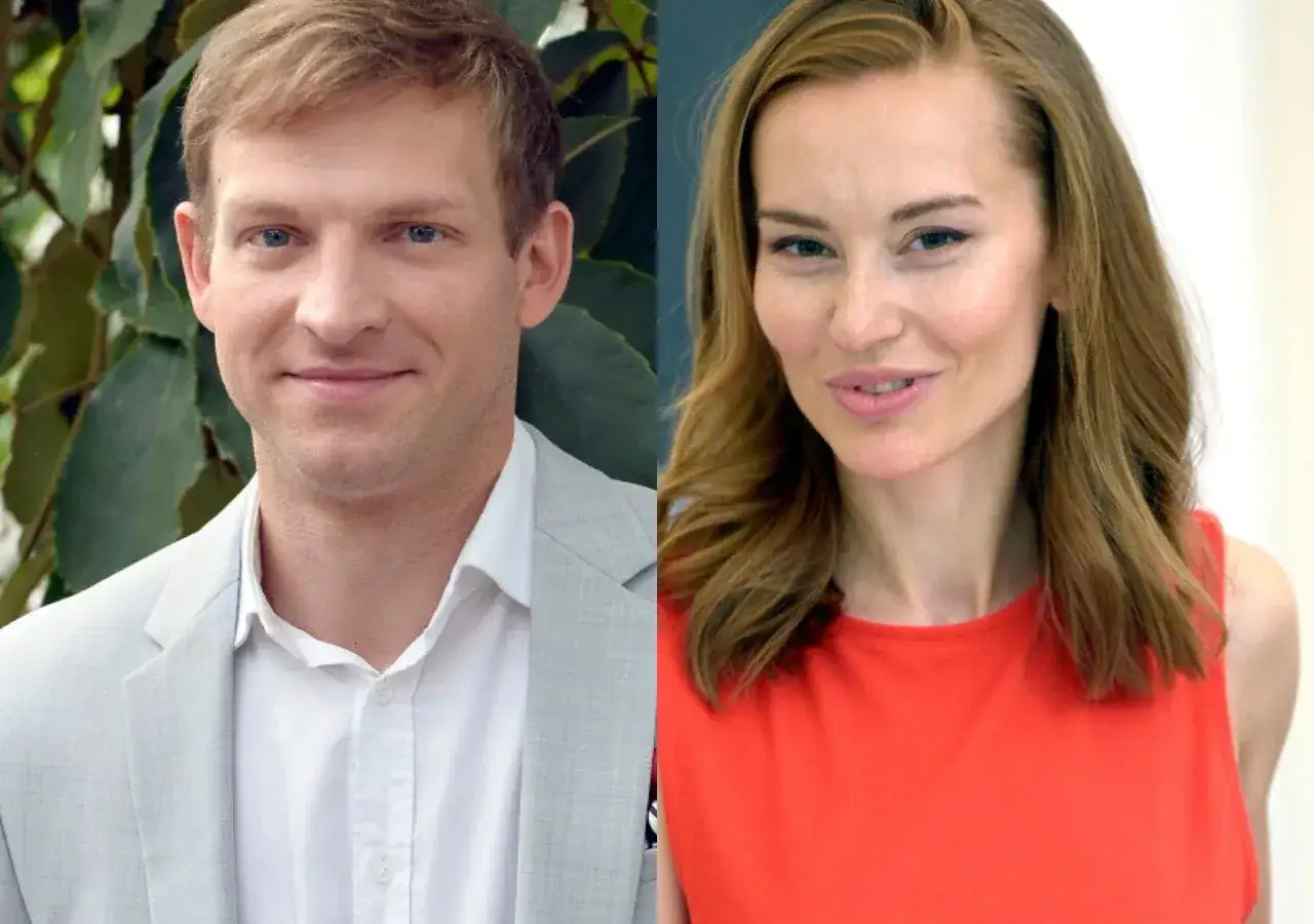 Michał Rolnicki z żoną, uśmiechnięci, patrzą w obiektyw.