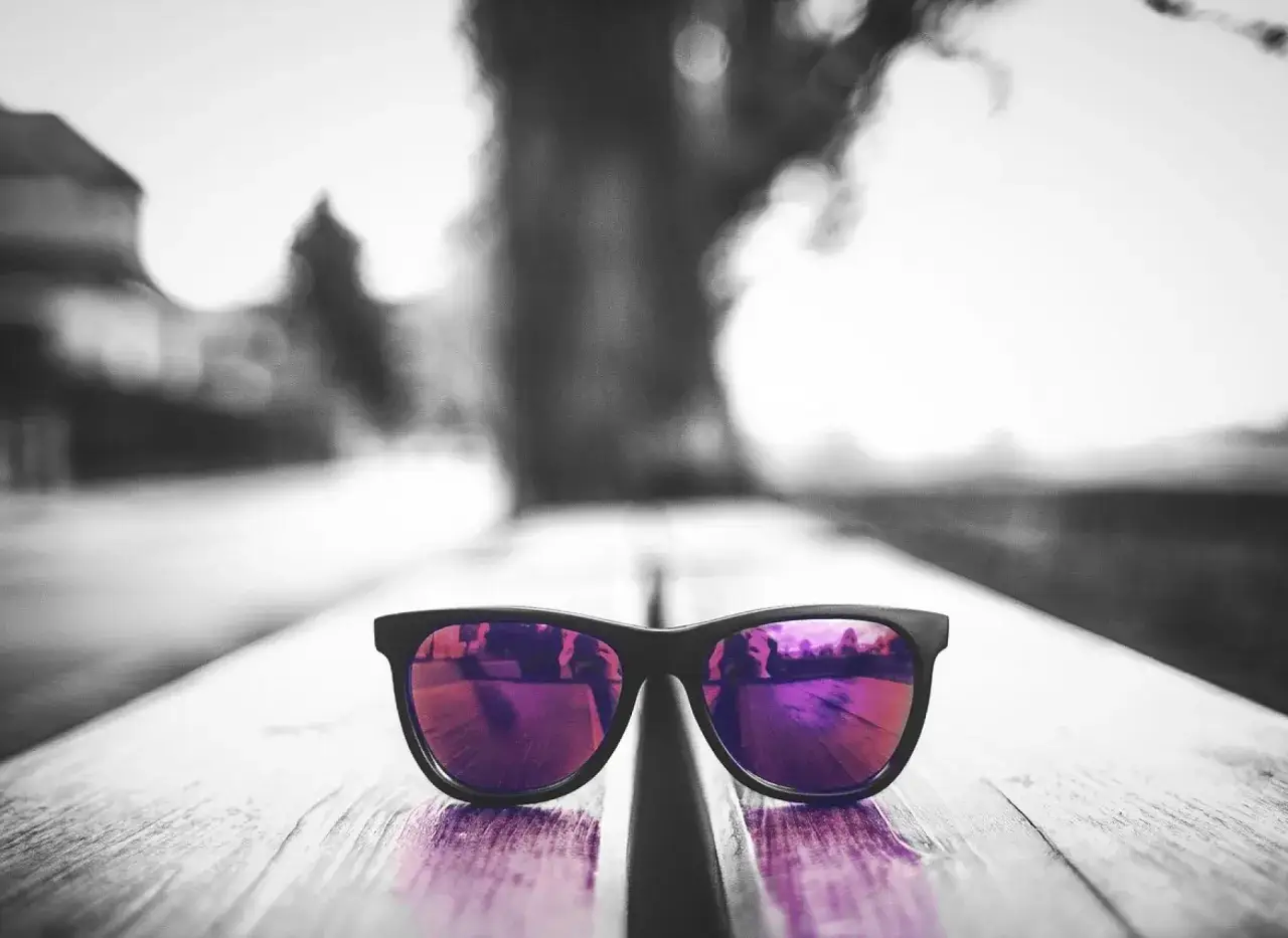okulary polaryzacyjne vs fotochromy porównanie