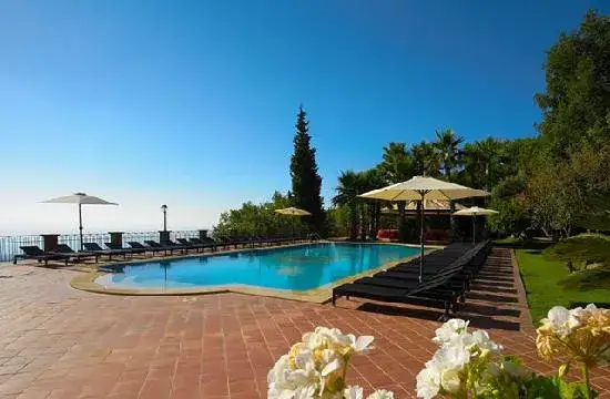 Airone Wellness Hotel esterno piscina vista Etna