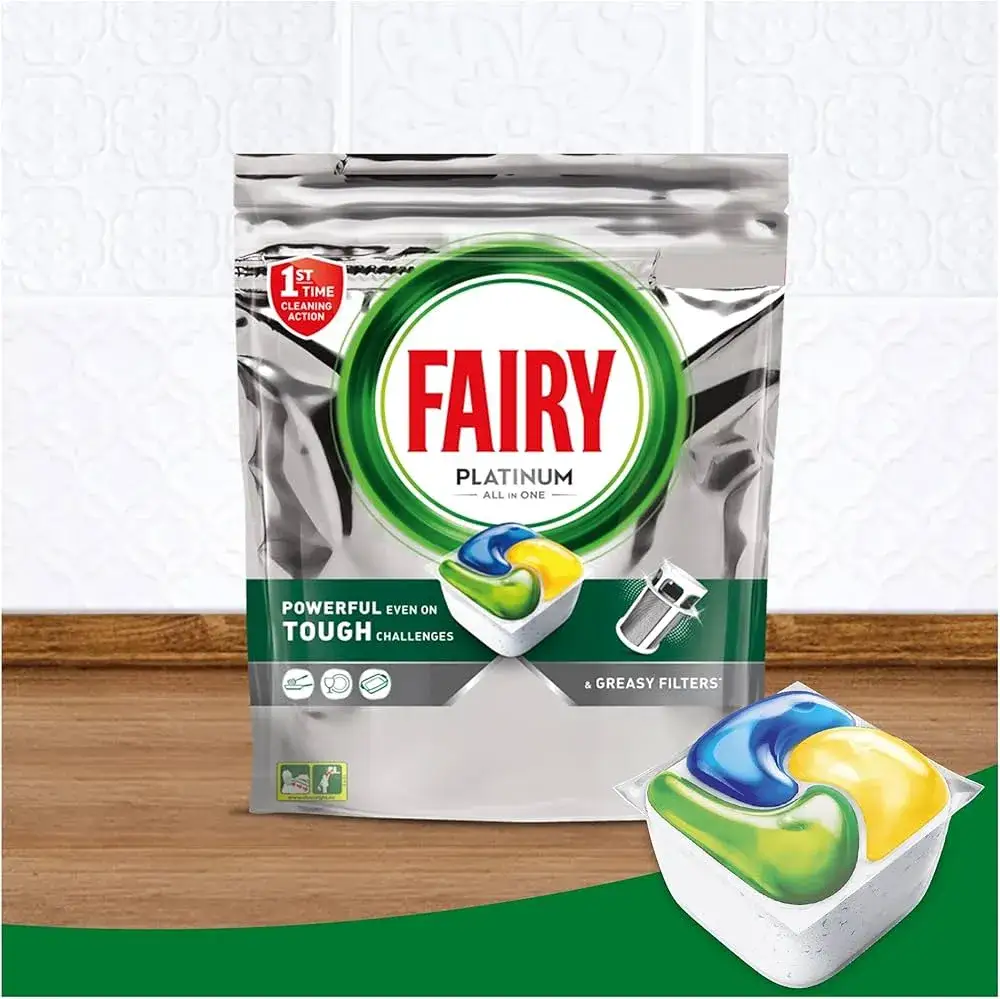 Tabletki do zmywarki Finish Quantum i Fairy Platinum obok siebie