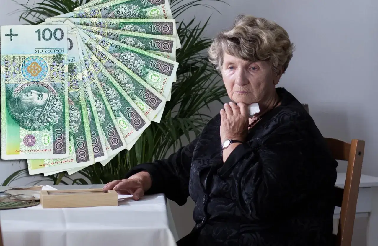Smutna starsza pani z banknotami 100 zł przed sobą. Może to być odprawa pośmiertna lub testament.