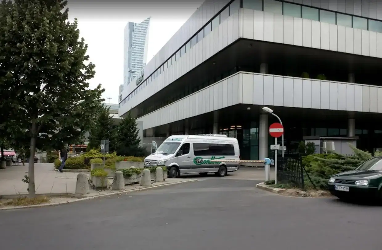 parking hotel Marriott Warszawa Contbus przystanek
