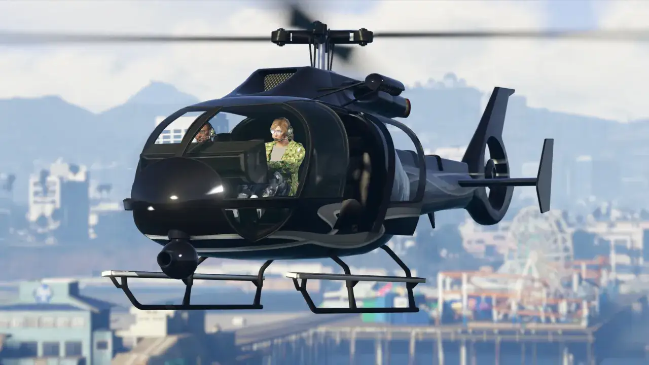 Dwie postacie w czarnym helikopterze, lecą nad miastem. Może to być zapowiedź misji z kodem na hydre gta 5.