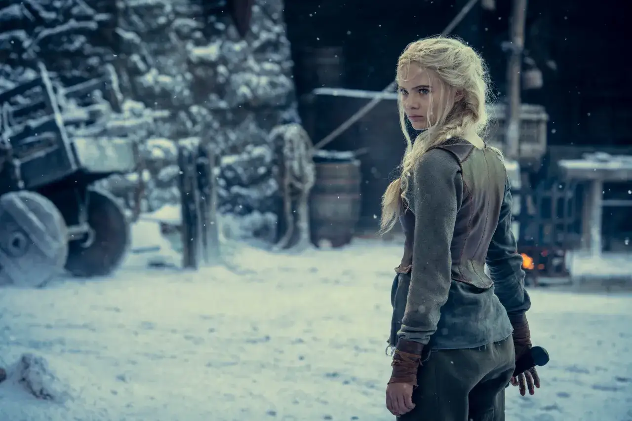 Ciri, której wiek w Wiedźminie 3 jest przedmiotem dyskusji, w zimowej scenerii.