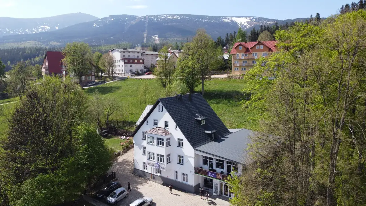 Lawendowy Dworek Karpacz widok z zewnątrz