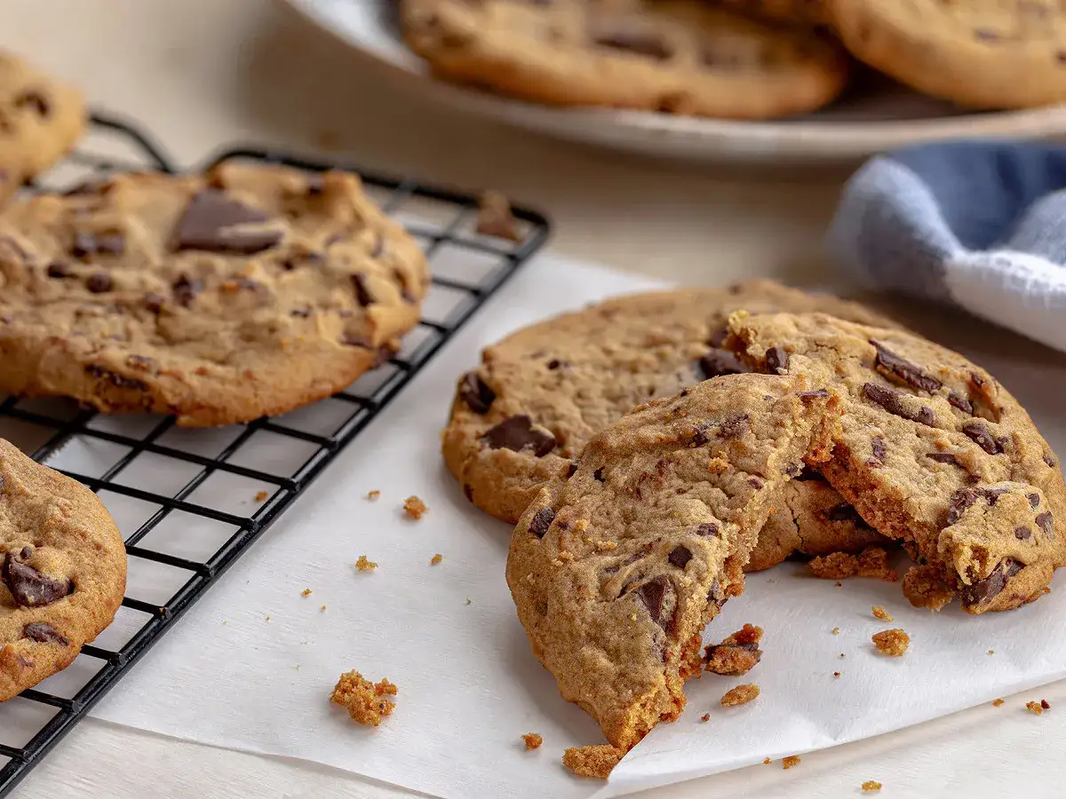 Délicieux cookies aux pépites de chocolat, parfaits pour apprendre comment faire des cookies maison.