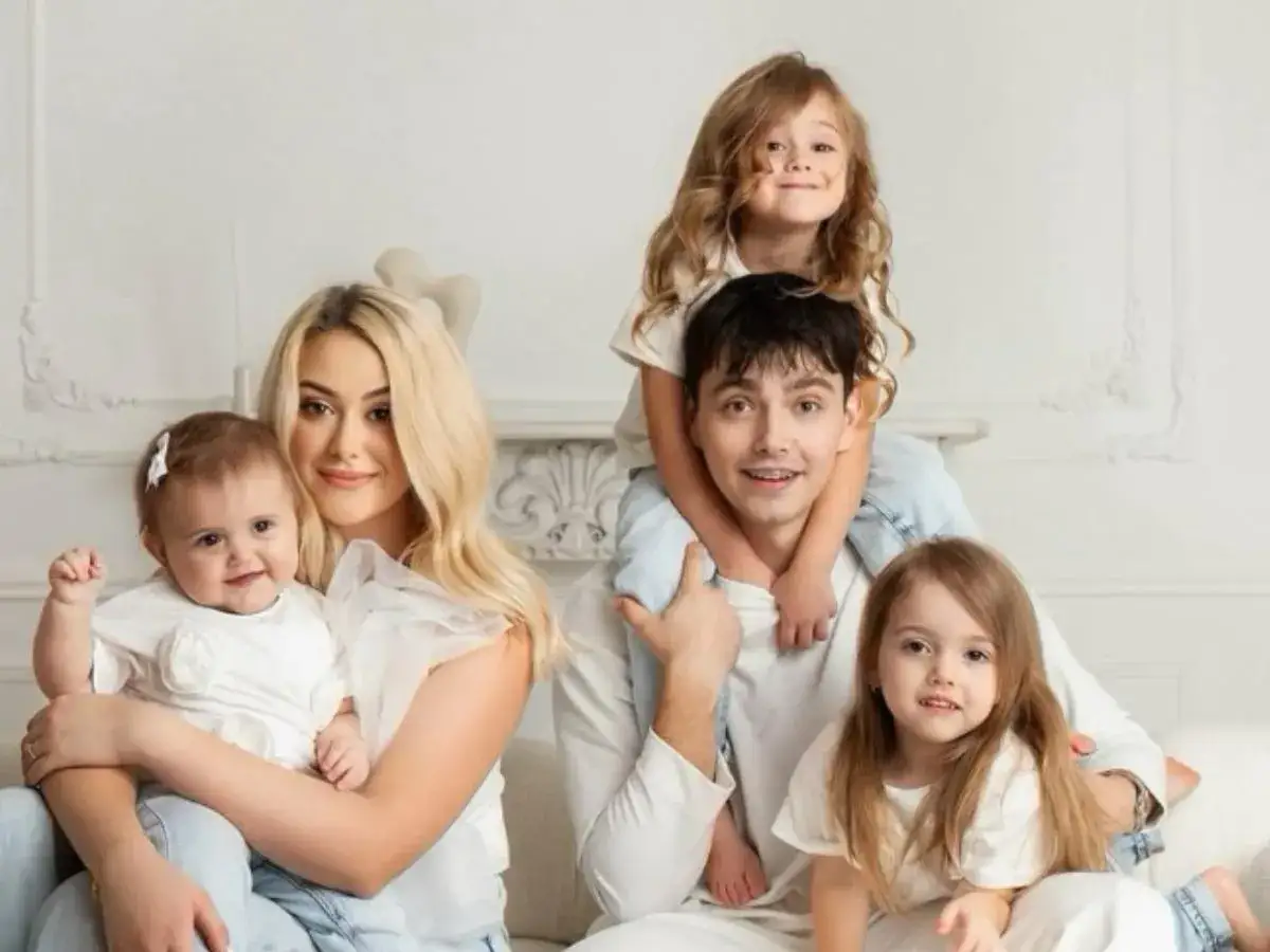 Rodzina z dziećmi. Sylwia Przybysz z mężem i córkami.