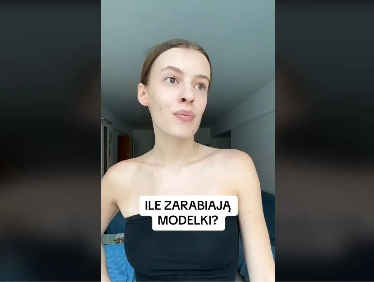 Młoda kobieta zastanawia się, ile zarabia modelka w Polsce.