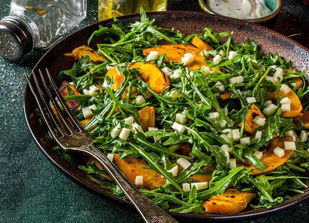 Herbstsalat mit Ofenk&uuml;rbis und Feta