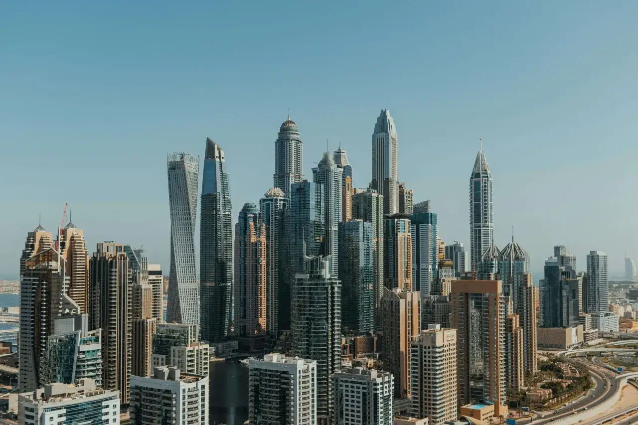 Dubaj panorama nowoczesne wieżowce i dzielnice mieszkalne