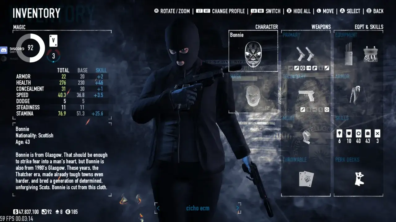 Postać Bonnie z gry Payday 2, gotowa do akcji. W tle menu ekwipunku, gdzie można znaleźć spolszczenie gry.