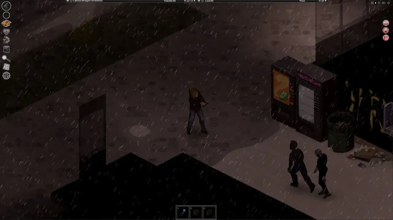 W deszczowy dzień w Project Zomboid, gracz z bronią w ręku unika dwóch zombie. Obok stoi automat z napojami.