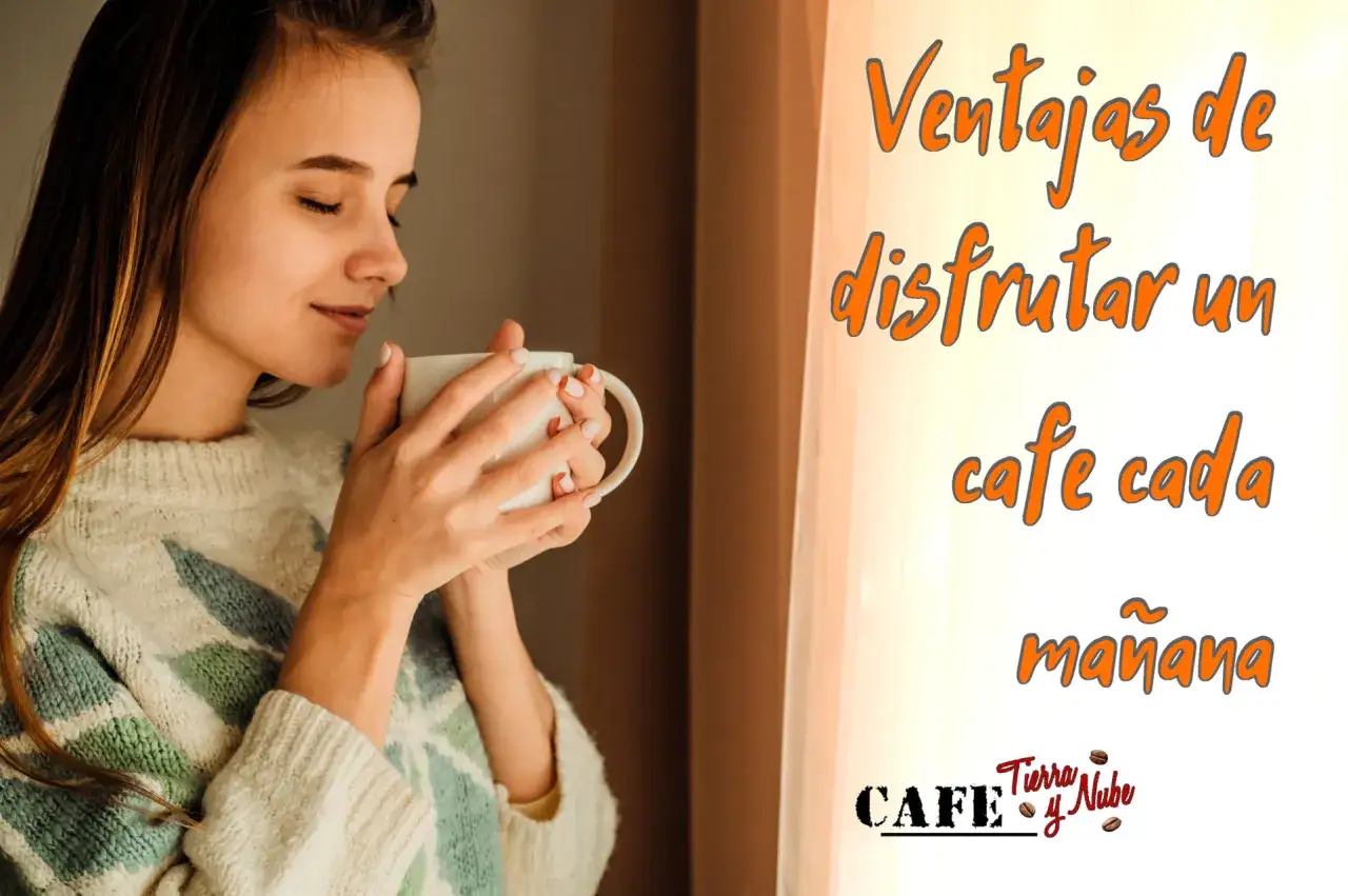 Mujer disfruta un caf&eacute; cada ma&ntilde;ana, sintiendo su aroma y calor. El caf&eacute; hace que el d&iacute;a empiece con energ&iacute;a y bienestar.